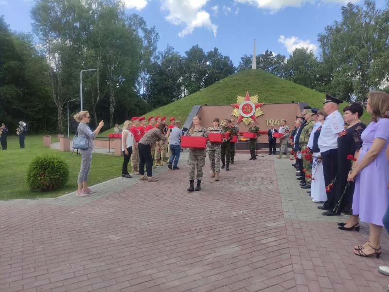 Перезахоронение останков воинов Красной армии.