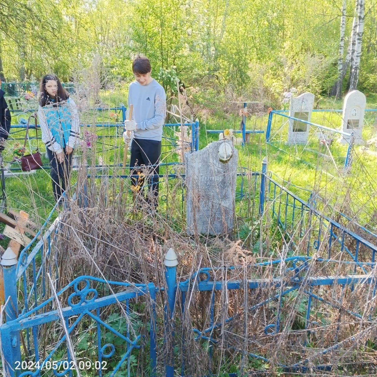 Уборка памятных мест.